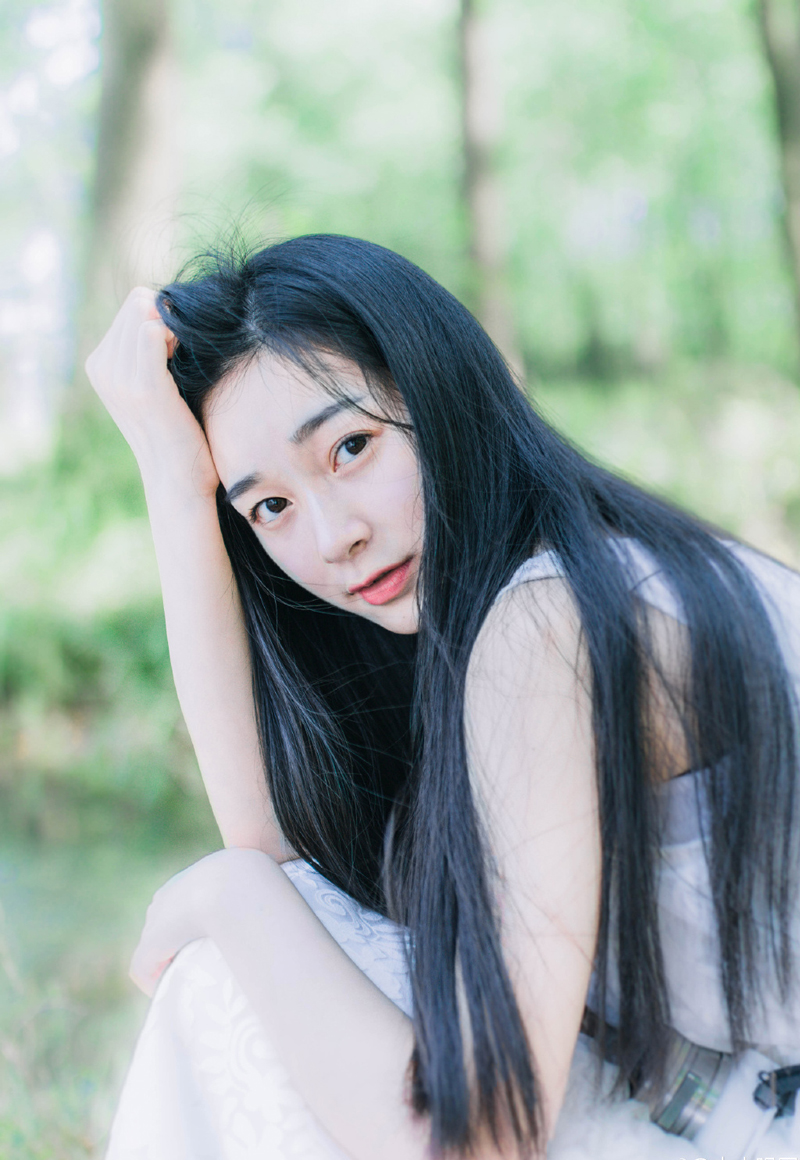 “岳父病了？要不我陪夫人去一趟？”刘璝有些讶然道。